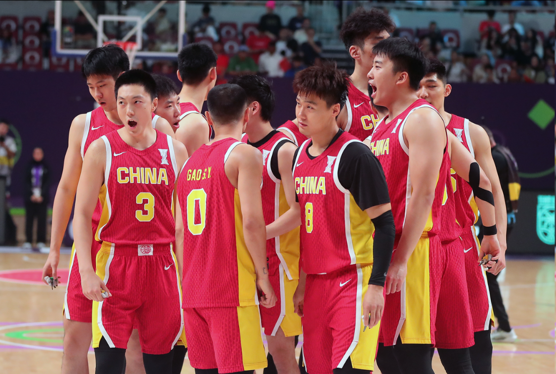 博鱼体育-每天补贴300！中国男篮除夕还在训练，球迷：假装努力